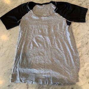Lululemon Spincity tee size 6